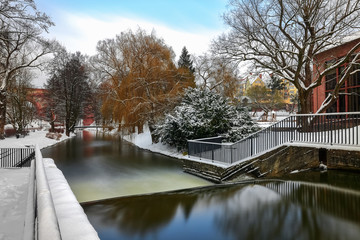 Fototapeta na wymiar zima nad rzeką Łyną w Olsztynie-Polska