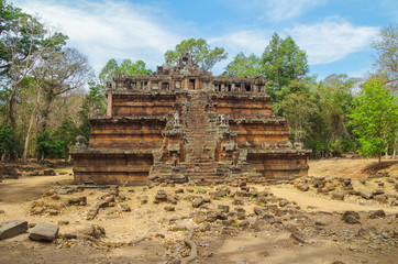 Naklejka premium Phimeanakas or Vimeanakas is a Hindu temple in the Khleang style. Angkor - UNESCO World Heritage site. Cambodia, Siem Reap, Angkor Thom