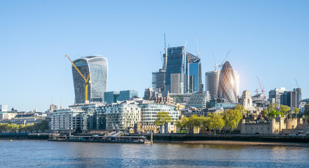 gratte-ciel d& 39 immeubles de bureaux modernes dans la ville de Londres