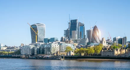 Rolgordijnen moderne kantoorgebouwen wolkenkrabber in de stad Londen © AA+W