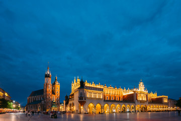 Fototapeta Krakow, Poland. Evening Night View Of St. Mary's Basilica And Cl obraz