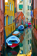 Fototapeta na wymiar Venetian canal with boats