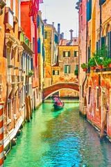 Zelfklevend Fotobehang Venetiaans kanaal op zonnige zomerdag © Roman Sigaev