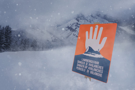 Schild Lawinengefahr