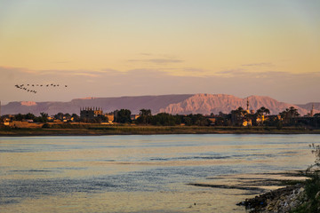 Blick über den Nil zur West bank in Luxor