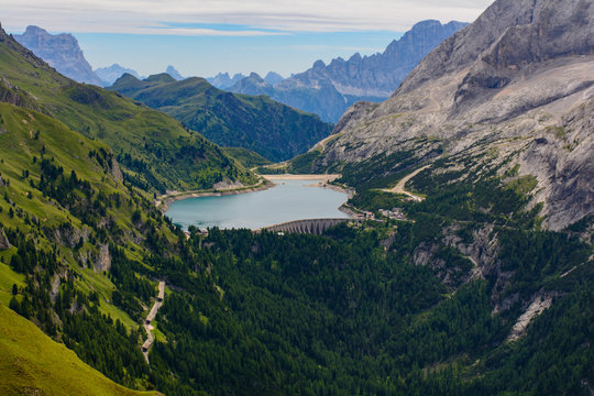 Vista sul Lago Fedaia dal Viel dal Pan