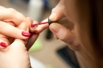 Obraz na płótnie Canvas Nail service in a beauty salon macro