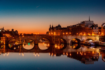 Obraz premium Sunset over Paris bridge Pont Neuf, Paris France