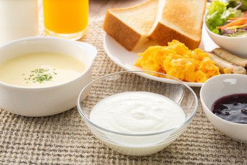 朝食ヨーグルト