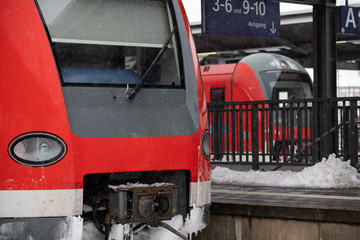 Regionalbahn vereist im Winter 