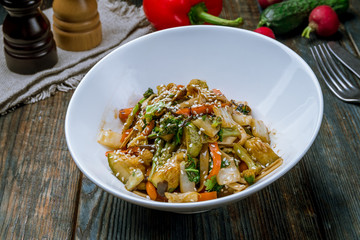 wok noodles with vegetables