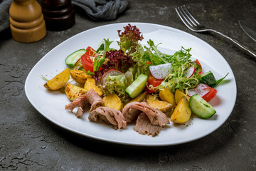 Salad with roast beef