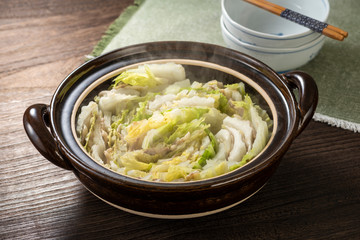 白菜と豚バラの鍋料理