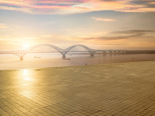 Fototapeta na wymiar Nanjing Dashengguan Yangtze River Bridge and empty square