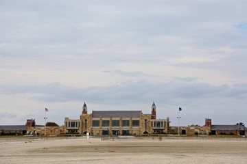 Fototapeta na wymiar Jones Beach State Park, NY, USA: The West Bathhouse (c. 1929). Art Deco inspired motifs are combined with Beaux Arts architectural design.