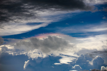 Naklejka premium rainbow clouds with blue sky background texture