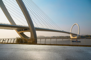 Obraz premium empty road with cityscape in modern city, in nanjing,china