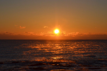 朝の海