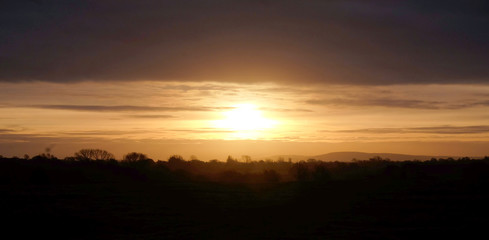 Fototapeta na wymiar the sun rising over the Sussex countryside, Barcombe, Sussex, UK