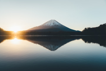 富士山　日の出　Mountain Fuji sunrise at dawn with peaceful lake reflection / Japan