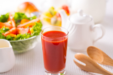 朝食〜トマトジュース