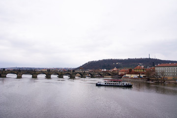 Fototapeta na wymiar ヴルタヴァ川とカレル橋