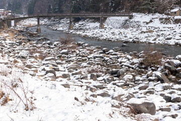 岐阜県郡上市、北濃駅周辺の長良川の雪景色