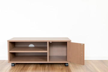 新築住宅の部屋とテレビ台