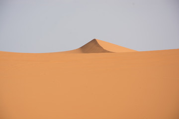 Fototapeta na wymiar Paisaje de desierto para fondos y publicidad, recursos gráficos