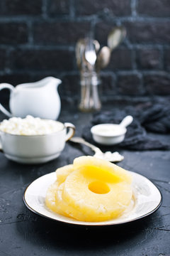 cottage with pineapple