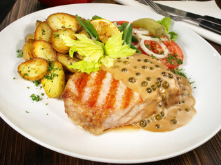 Steak mit Pfeffersauce