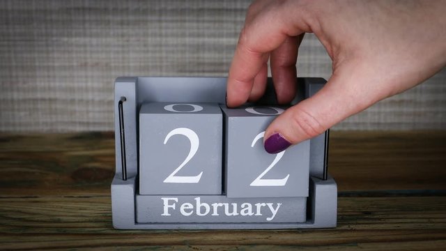22 setting date on wooden cube calendar for February months