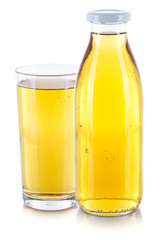 Apfelsaft Saft Getränk frischer Glas Flasche freigestellt Freisteller isoliert