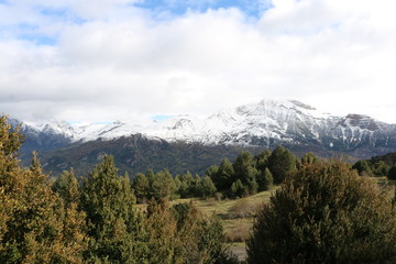 Espectaculares montañas nevadas en Piedrafita