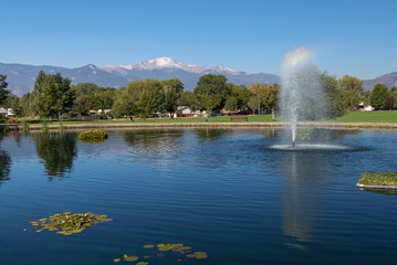 Fototapeta na wymiar Colorado Springs Park with Pikes Peak