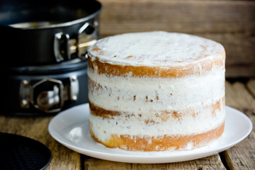 Decorating cake with cheese frosting, leveling cake process