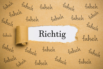 Papierriss zeigt das Wort 