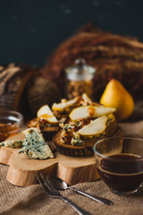 Blue cheese sandwich with pear and honey