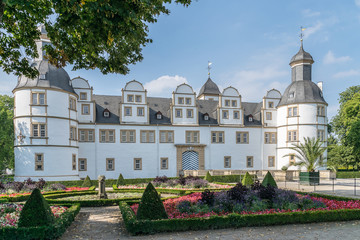 Fototapeta premium Schloss Neuhaus im Sonnenlicht