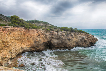 Acantilado. Sierra de Irta en Peñíscola. Castellón. España.