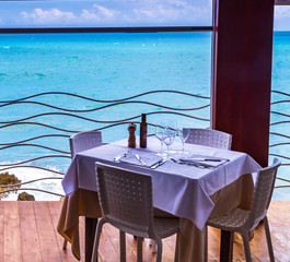 Restaurant au bord de la mer