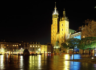 Fototapeta na wymiar Main Market Square (Rynek Glowny) with St. Mary's (Mariacki) Churche at night, Poland, Krakow