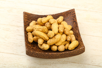Unpeeled peanuts
