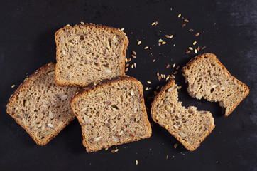 Bread with pumpkin seeds, sunflower and flax