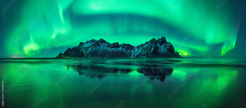 Wall mural stokksnes aurora
