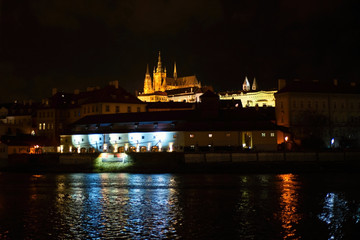 Fototapeta na wymiar Prague castle and river at night.
