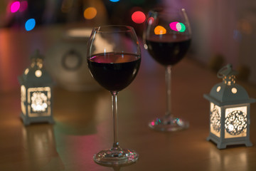 Nastrojowy wieczór, wino, świece