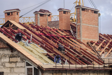 Naklejka premium the roof of a high building in construction