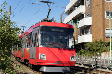Fototapeta na wymiar 市街地を走る電車の風景
