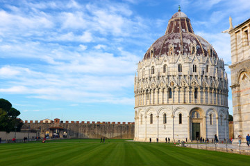 Obraz premium View to Pisa baptistery in a sunny winter day, Tuscany, Italy